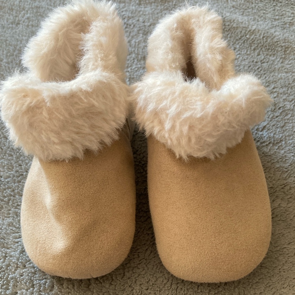 Old Navy 12-18 Months Furry Booties